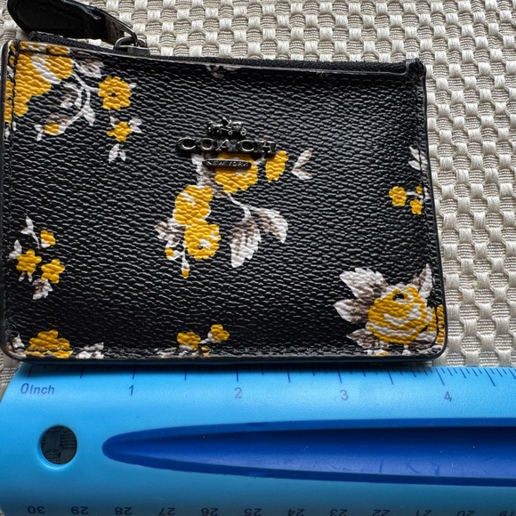 Coach Black and Yellow Floral Key Fob and Change holder. - Picture 8 of 9